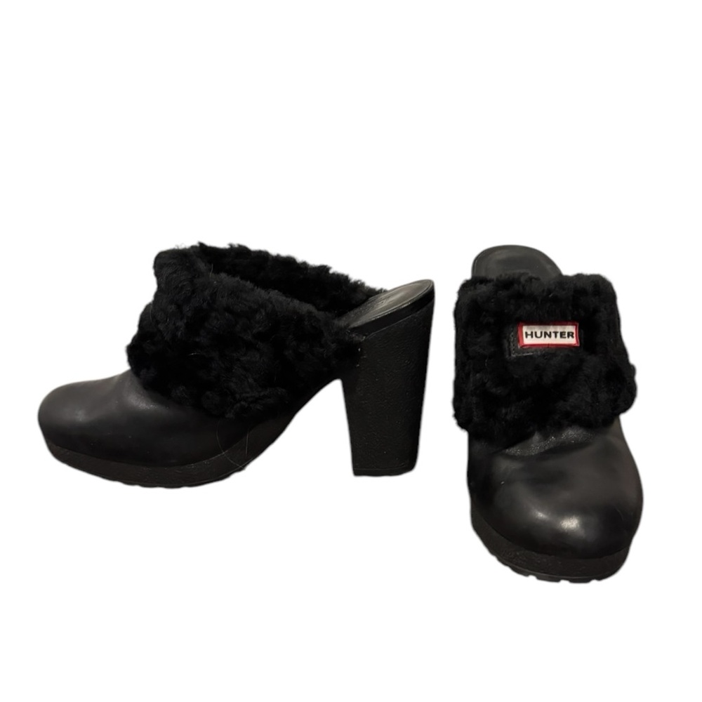 HUNTER Black Leather and Genuine Sheepskin Sherpa Clog Mules - Size 9